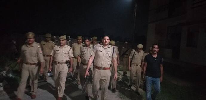 पुलिस एनकाउंटर में दो बदमाश ढेर, 3 दिन पहले लूटे थे 9 लाख रुपए