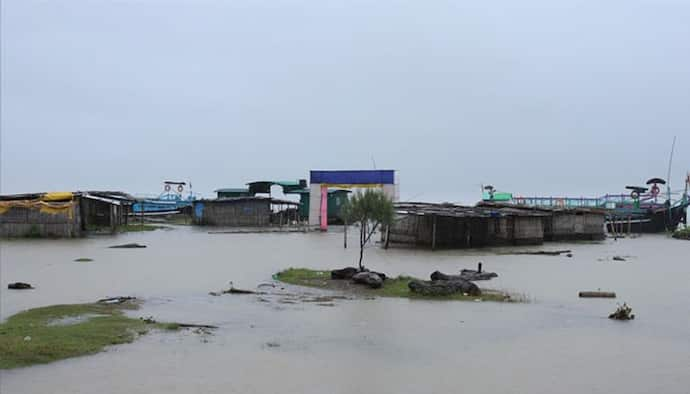 বন্যার জেরে ভারত-বাংলাদেশ-নেপালে মৃত অন্তত ১০০, ঘরছাড়া প্রায় ৪০ লক্ষ মানুষ