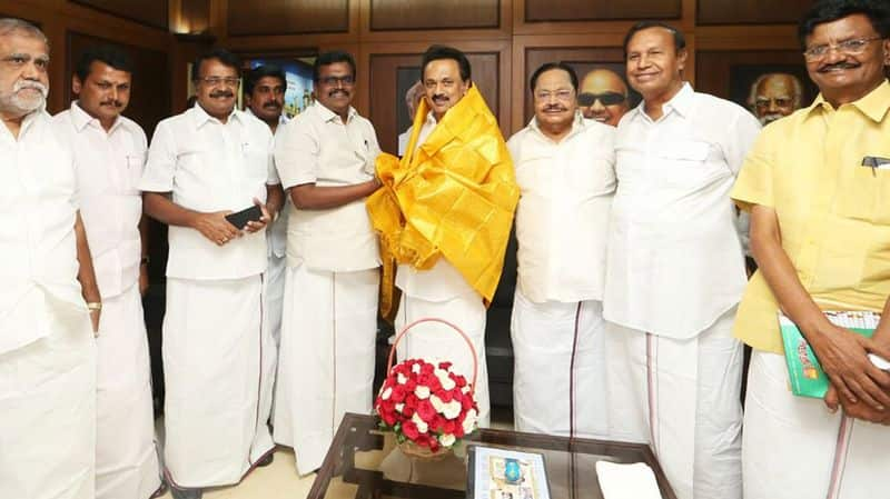 DMK Theni district incharge Thanga Tamil Selvan is reported to join AIADMK