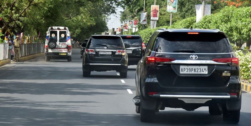 Andhra Pradesh CM YS jagan mohan Reddy Safely Escapes  From  Accident In Kadapa District lns