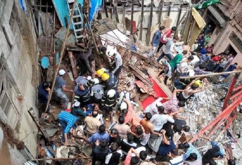 मुंबई के डोंगरी में इमारत गिरने से 12 की मौत, 50 के मलबे में दबे होने की आशंका