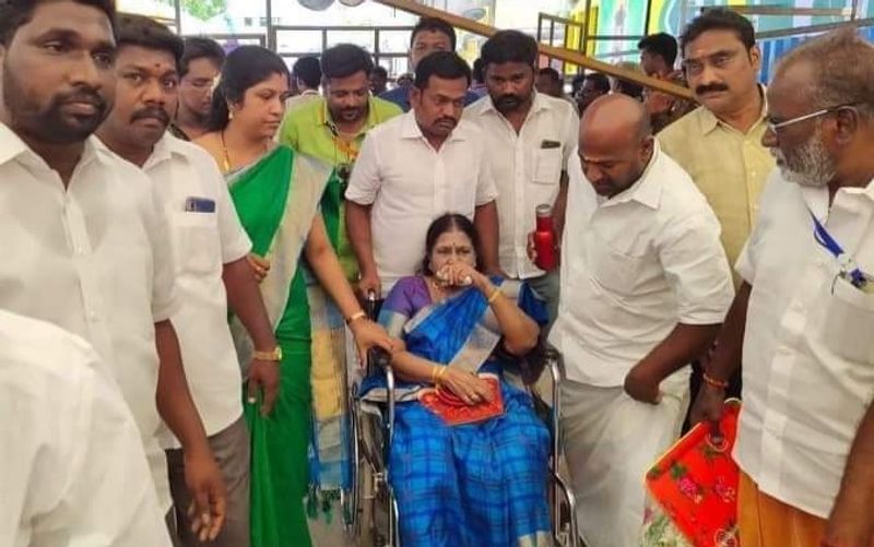 Karunanidhi family total surrender