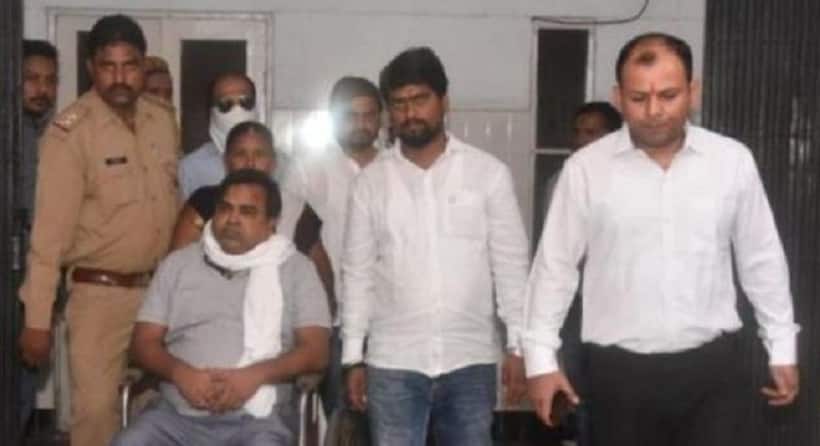 अस्पताल में खनन आरोपी पूर्व मंत्री मना रहे थे बर्थडे पार्टी और आ धमकी ईडी की टीम