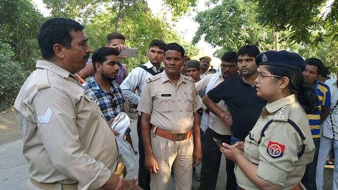 संभल में पुलिस वैन पर हमला कर कैदियों को छुड़ा ले गए बदमाश, गोली लगने से दो सिपाहियों की मौत