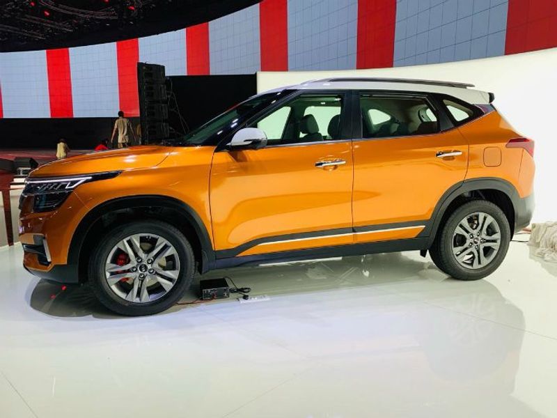 Kia seltos  car beat Hyundai creta to become number 1 selling suv in India