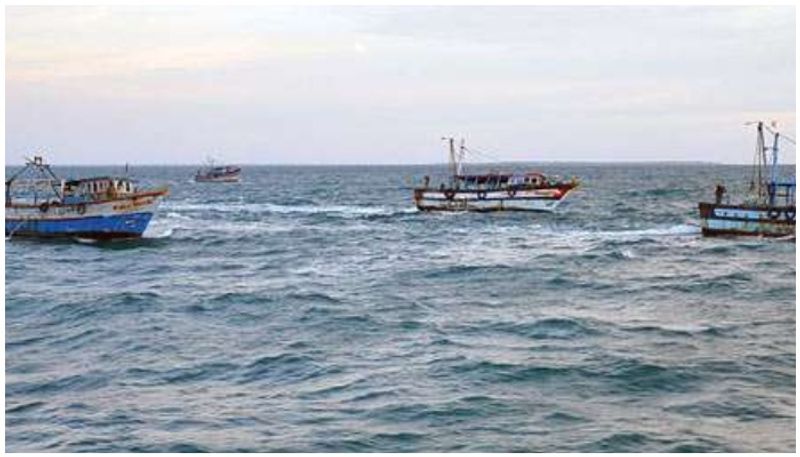 4 fishermen saved from sinking boat in malpe