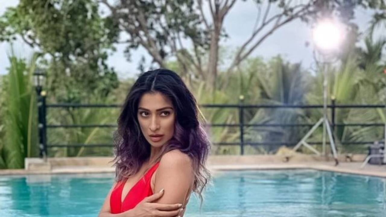 देखिए बिकिनी में 'जूली 2' राय लक्ष्मी को, कभी रहा था महेन्द्र सिंह धोनी से अफेयर