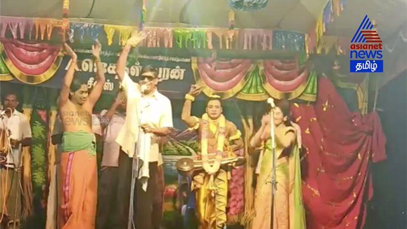 Comedy Actor Vadivelu in Stage Program Fun Video..