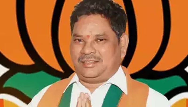 Adilabad MP soyam BapuRao interesting comments on BJP CM candidate lns