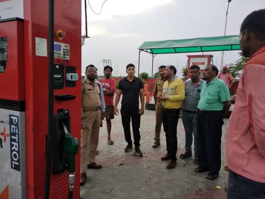 Robbery at gun point on petrol pump, picture of the robbers in CCTV cameras