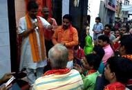 Hanuman Chalisa read in the middle of the road in aligarh uttar Pradesh