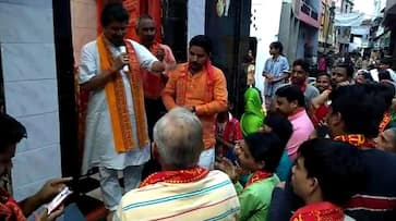 Hanuman Chalisa read in the middle of the road in aligarh uttar Pradesh