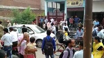 People attack on JE in Firozabad Uttar Pradesh