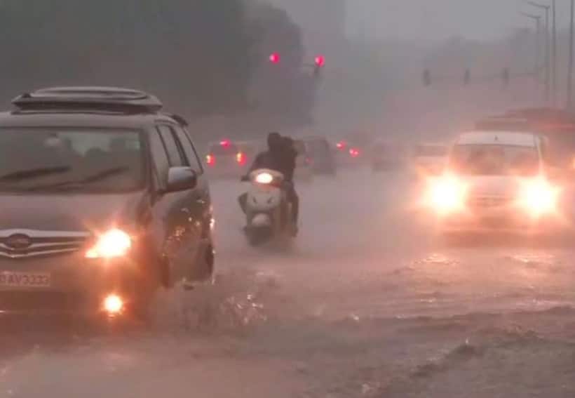 Intense thunder, lightning and rain lashes several parts of Delhi, temperature likely to rise
