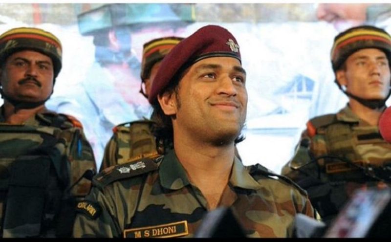 MS Dhoni singing the classic Indian song in 106 Territorial army Battalion at kashmir