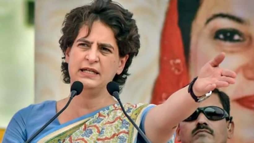 गांधी परिवार में अनुच्छेद 370  हटाने को लेकर हुए दो फाड़, राहुल विरोध में तो प्रियंका पक्ष में उतरी !