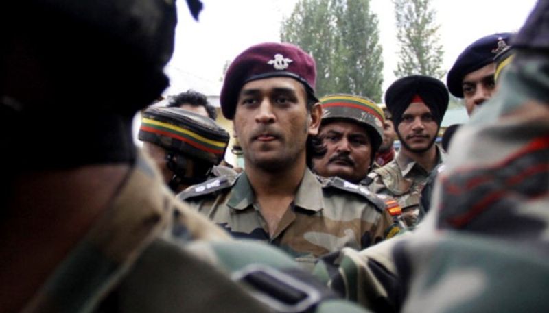 MS Dhoni to start guard duty in Kashmir as honorary lieutenant colonel