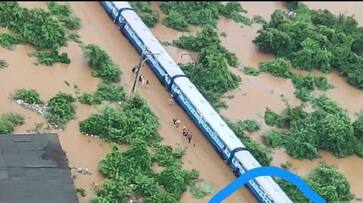 Train stuck in heavy rain on the railway track, navy and NDRF rescued 900 passengers sent save place