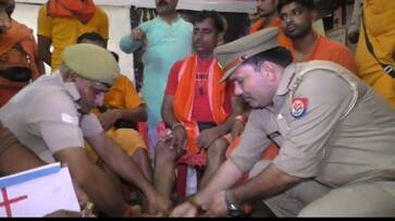 UP police officers are serving kawad yatris in Varanasi