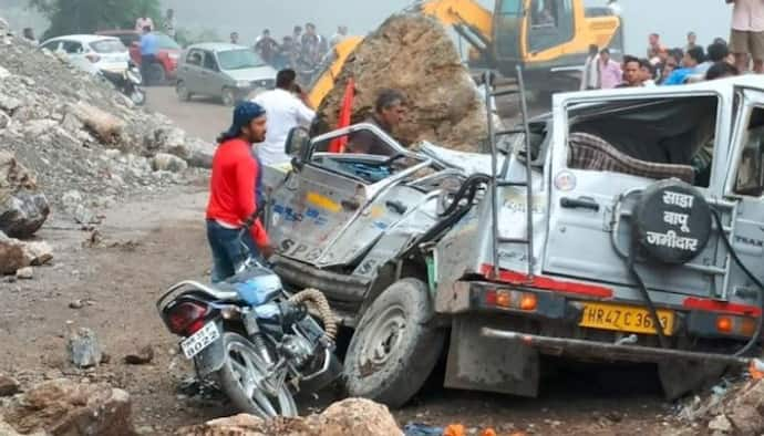 তীর্থযাত্রা কেড়ে নিল প্রাণ, গাড়ির মাথায় বোল্ডার পড়ে মৃত ২