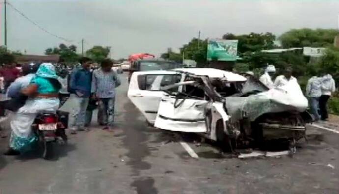 উন্নাও ধর্ষণে নির্যাতিতার গাড়িতে ট্রাকের ধাক্কা, বিজেপি বিধায়কের বিরুদ্ধে চক্রান্তের অভিযোগ