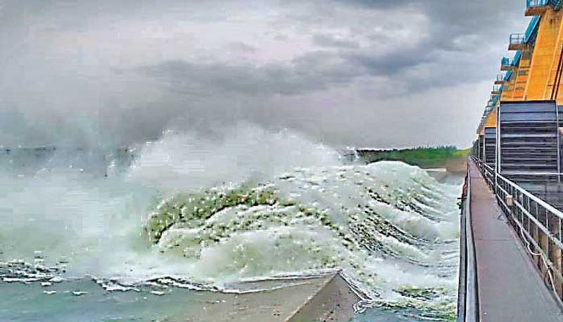 Heavy rain lashes in Maharashtra basava Sagar Dam overflows