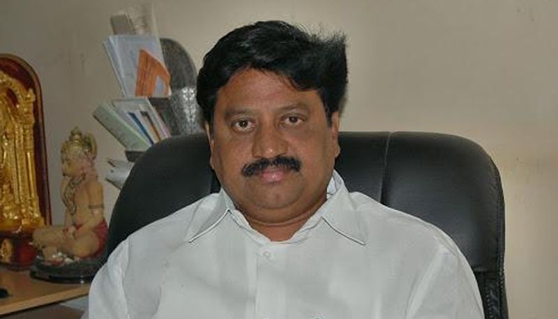 Former Minister Mopidevi Venkatarama Meets Jaggayyapeta MLA Samineni Udayabhanu