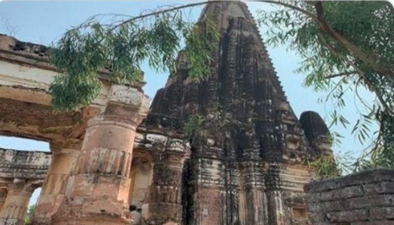 After unlawful inhabitants have been removed, a Hindu temple in Pakistan will be repaired.