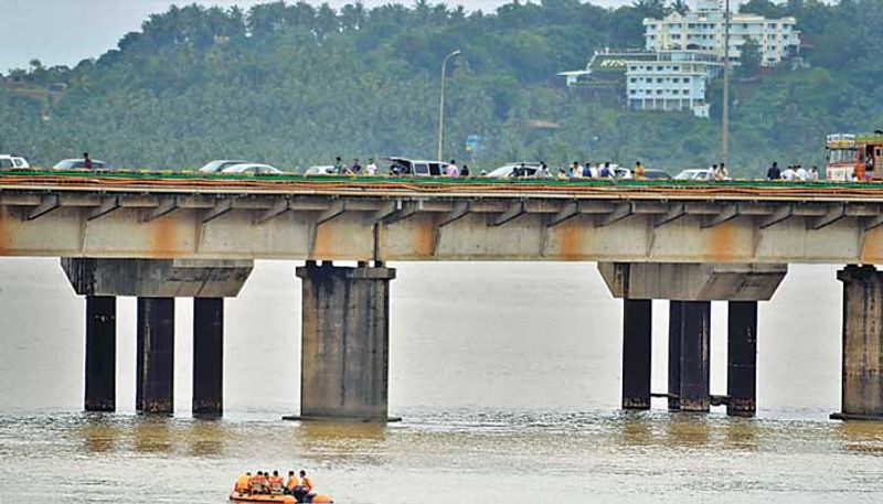 Traffic Jam In Netravati Bridge After Siddhartha Suicide New Viral