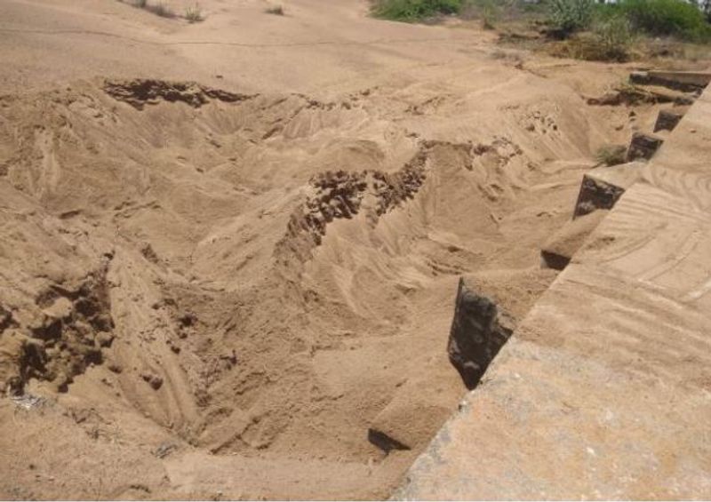 three children died after sand heap collapsed