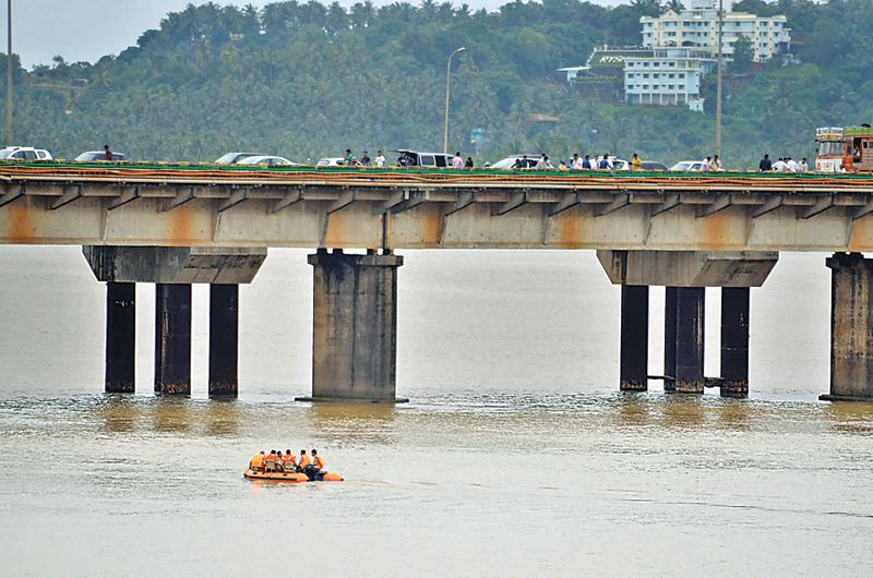 Man Attempt To Suicide In Netravati Bridge Mangalore