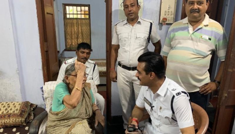 Kolkata police saves elderly man s life in Kasba-dbr