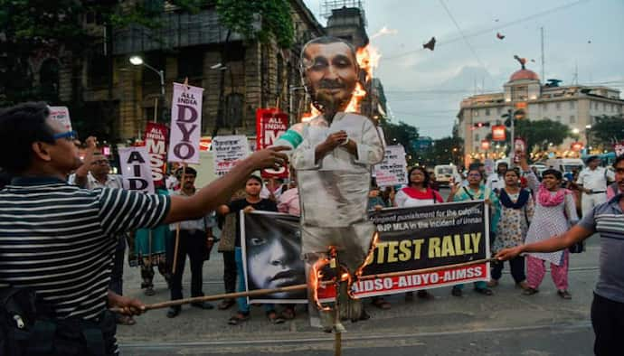 উন্নাও কাণ্ডে অবশেষে কুলদীপ সিং সেঙ্গারকে বহিষ্কারই কর বিজেপি