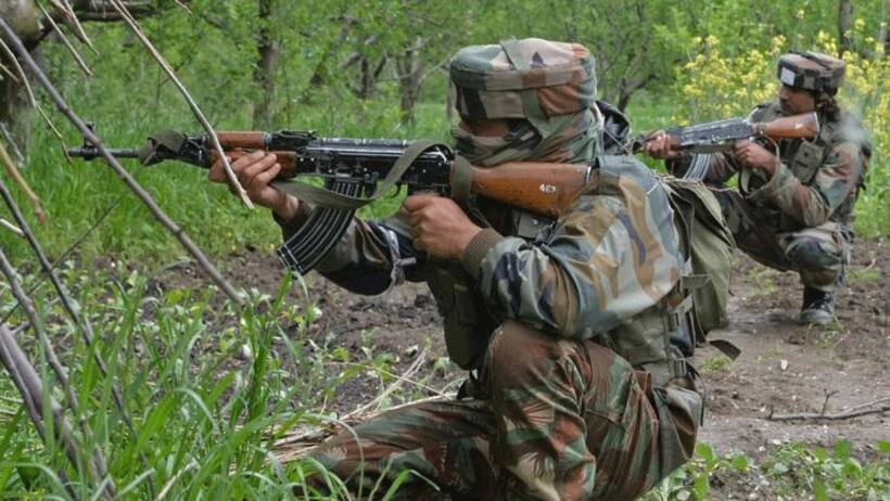 पाक की नापाक साजिश फिर नाकाम, सीमा पर ही मार गिराए गए 3 पाकिस्तानी बैट जवान और 4 आतंकी