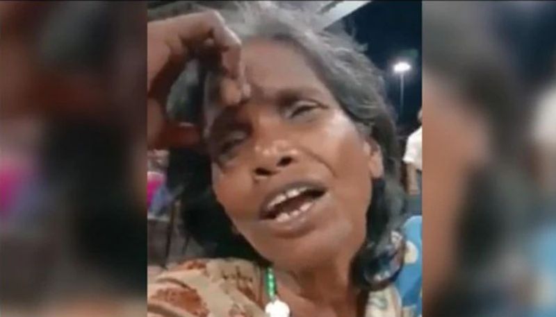 Woman sings Lata Mangeshkar's song at Ranaghat railway station in Bengal video goes Viral