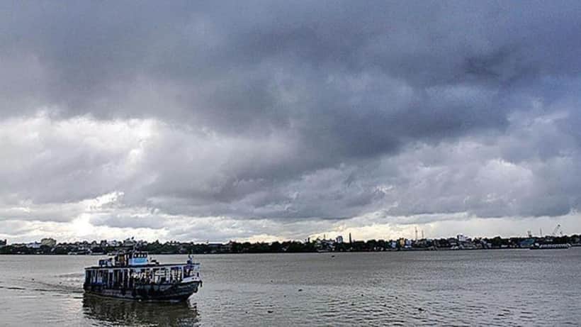 Heavy rain lashes Mumbai and suburbs; IMD issues yellow alert for next two days 