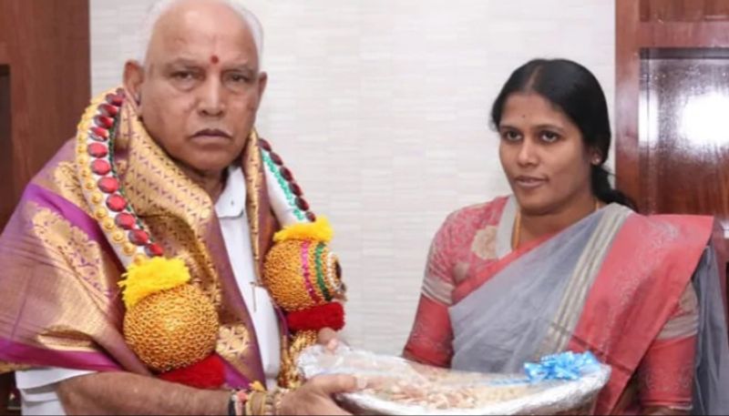 Bengaluru mayor fined Rs 500 for presenting gift wrapped in plastic to CM Yediyurappa