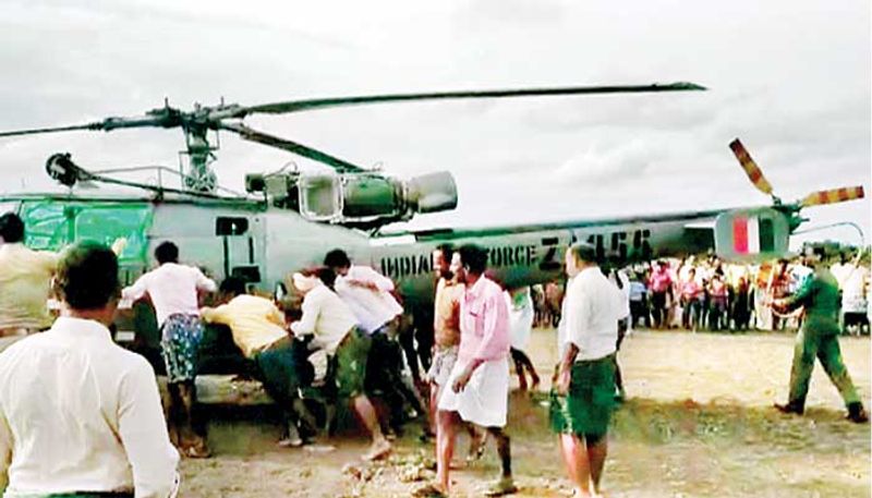 Karnataka Flood People Pushing Chopper Due to Technical Problems