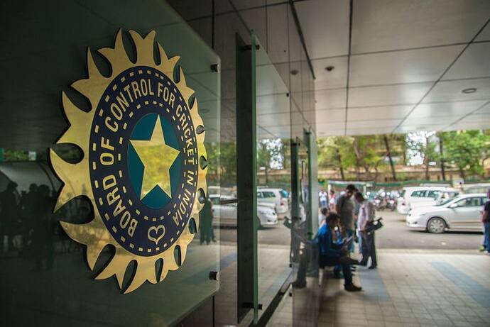 Corona के बढ़ते प्रकोप से फिर बैकफुट पर आया BCCI, इस बड़े टूर्नामेंट को किया स्थगित