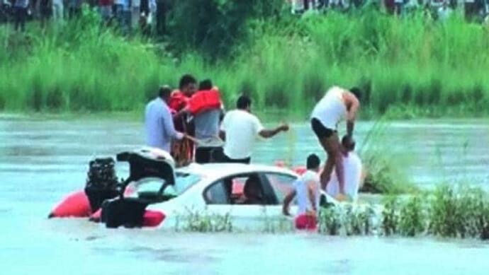 जब बिगड़ैल रईसजादे को आया गुस्सा, तो नहर में जम्प करा दी BMW कार