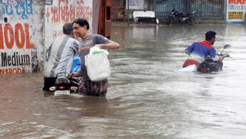 Shikaripur Anandpur road blocked as Heavy Rain lashes in Shivamogga