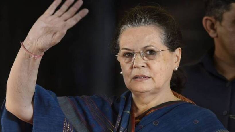 कांग्रेस सोनिया शरणं गच्छामि, सोनिया फिर बनी अध्यक्ष लेकिन राहुल का फार्मूला हुआ दरकिनार