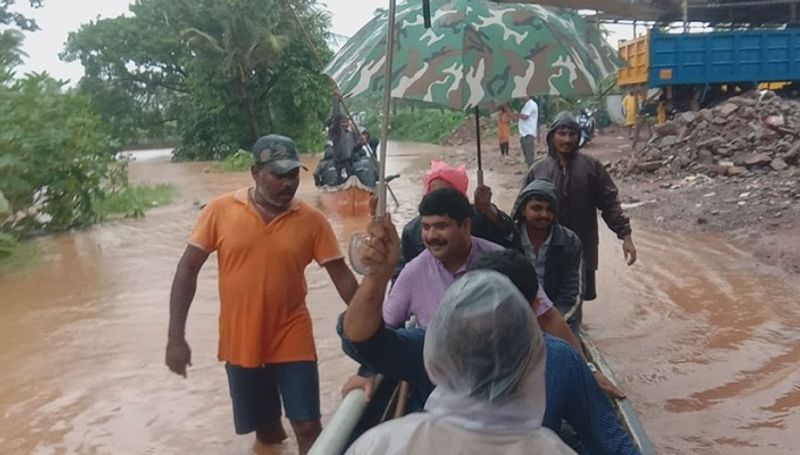 Mangalore south MLA  D Vedavyas Kamath Visits flooded areas