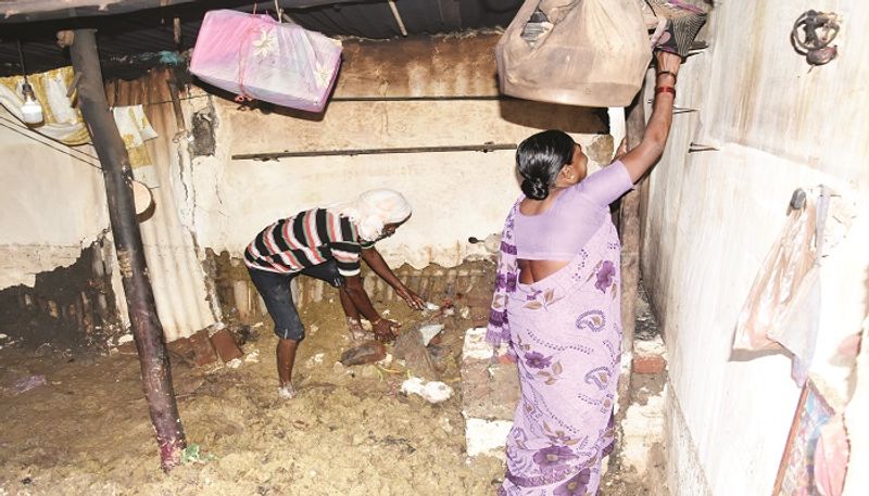 A Man rescued a baby from flood water at Hubballi