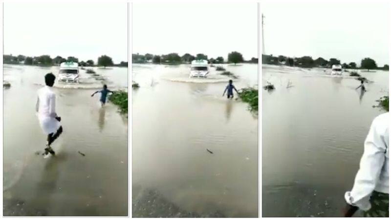 Video of the boy risking life in a wilderness  The boy who got into the wilderness flood and guided the ambulance