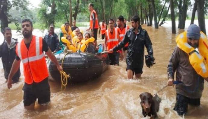 বন্যায় মৃত অন্তত ২২৭ জন, আরও ভারী বৃষ্টির সতর্কতা জারি করল হাওয়া অফিস