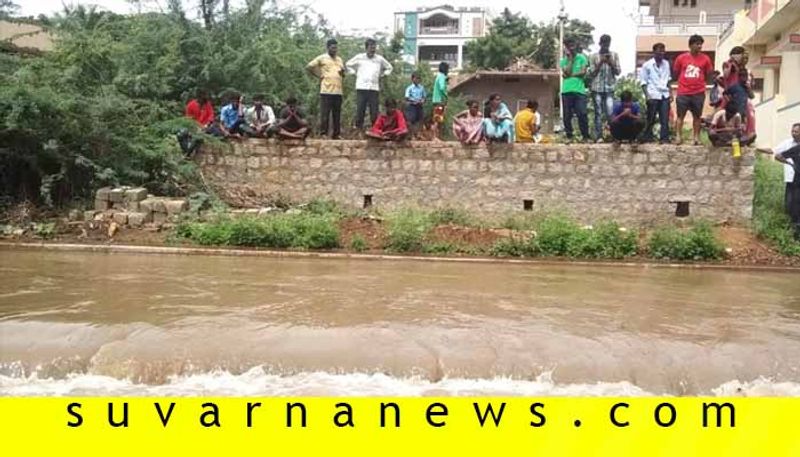 Canal Breaks Due To Water Force In TungaBhadra Dam