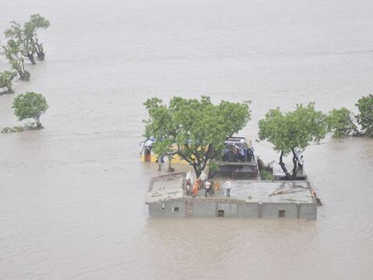 6 states of india is severely affected from flood, 200 died till now