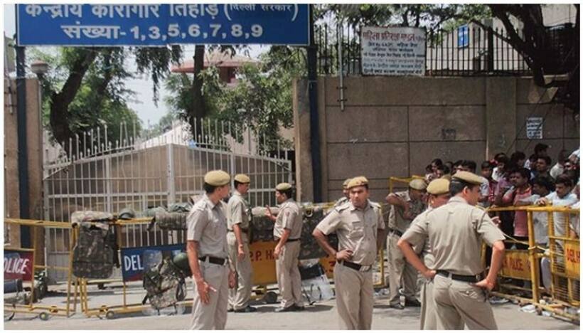 तिहाड़ जेल में खूंखार माफियाओं के बीच उम्रकैद की सजा काट रहे प्रेमी से डेटिंग कर रही थी माशूका