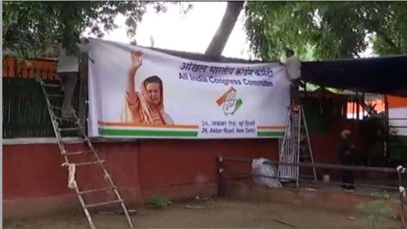 कांग्रेस में सोनिया की ‘एंट्री’ के साथ ही पोस्टरों से भी ‘एक्जिट’ हो गए हैं राहुल